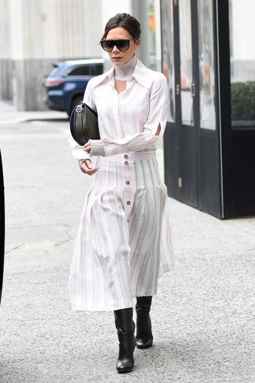 ヴィクトリア ベッカム 海外セレブファッションブログ 最新スナップ おしゃれ情報が盛り沢山 Dailycelebritydiary