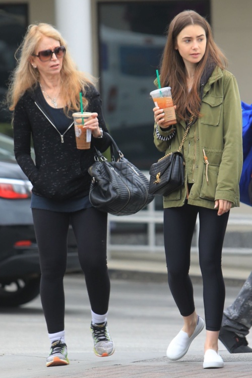 リリー コリンズ 海外セレブファッションブログ 最新スナップ おしゃれ情報が盛り沢山 Dailycelebritydiary