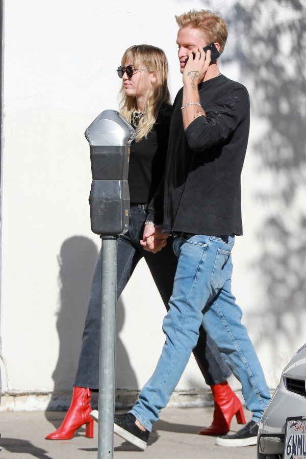 マイリー サイラス 海外セレブファッションブログ 最新スナップ おしゃれ情報が盛り沢山 Dailycelebritydiary