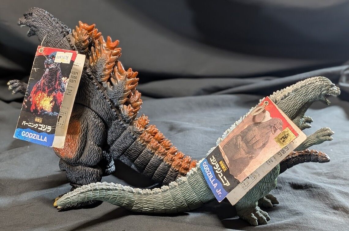 バーニングゴジラ＆ゴジラジュニア（バンダイ）タグ付ソフビフィギュア