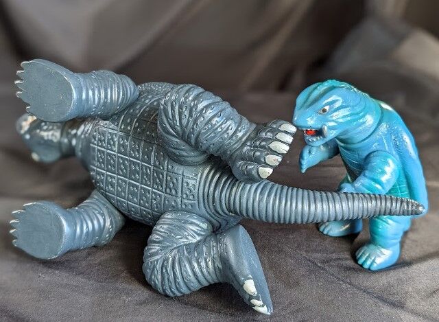 四足ガメラ（マルサン）＆ミニガメラ（トイグラフ）ソフビフィギュア2
