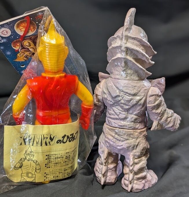 スペクトルマン未開封＆シルバーロボ（ベアモデル）ソフビフィギュア２体セット スペクトルマン未開封＆シルバーロボ（ベアモデル）ソフビフィギュア2
