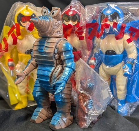 モゲラ２体＆未開封ミステリアン赤青黄（Ｍ１号）ソフビフィギュア計５体セット モゲラ2体＆未開封ミステリアン赤青黄（M1号）ソフビフィギュア計5