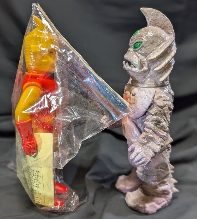 スペクトルマン未開封＆シルバーロボ（ベアモデル）ソフビフィギュア2