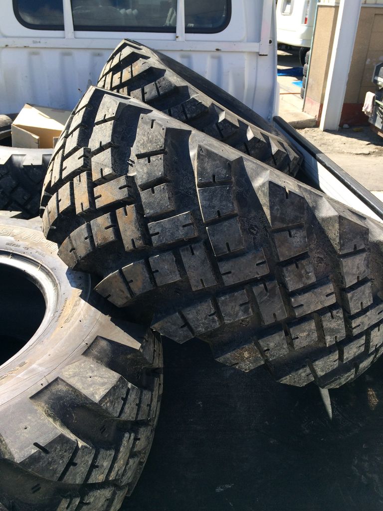 スパイクタイヤ　12.5/70R16　 スパイクタイヤ 12.5/70R16