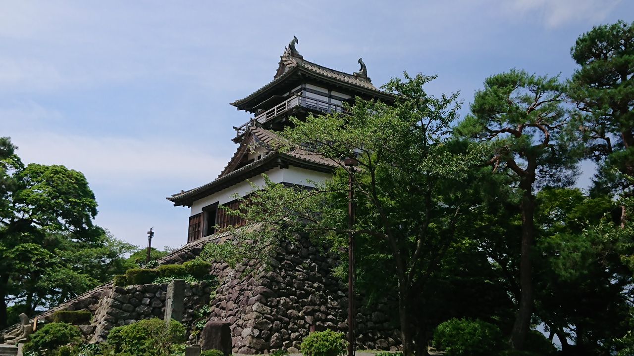 36 黒い木造の最古と言われる現存天守の丸岡城 サラリーマンの日本0名城登城記録