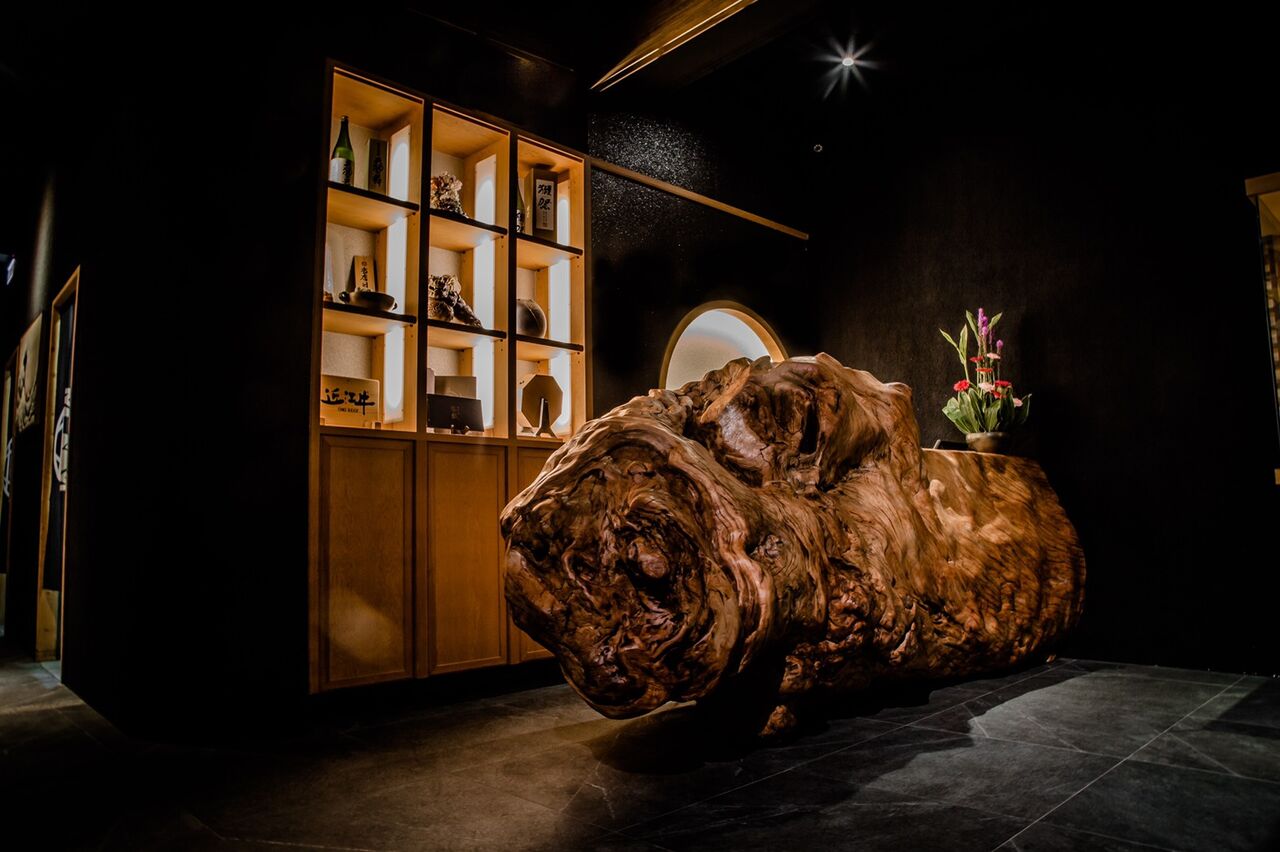 暮藏和牛鍋物 ,台中勤美商圈專賣日本頂級和牛金磚火鍋，活體生猛海鮮專人服務剝好上桌