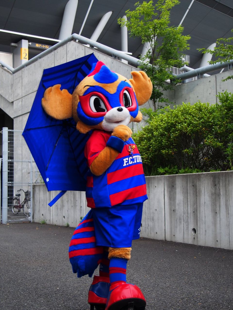 久保建英選手とドロンパの傘 jリーグマスコットのことばかり考えるブログ 久保建英選手とドロンパの傘 jリーグマスコットのことばかり考えるブログ