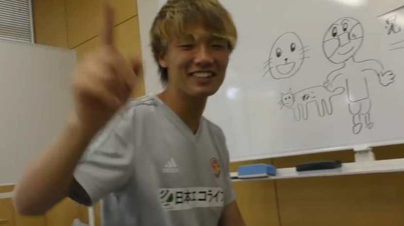 板倉滉選手、仙台で「いたっち」になる : Jリーグマスコットの 板倉滉選手、仙台で「いたっち」になる : Jリーグマスコットの