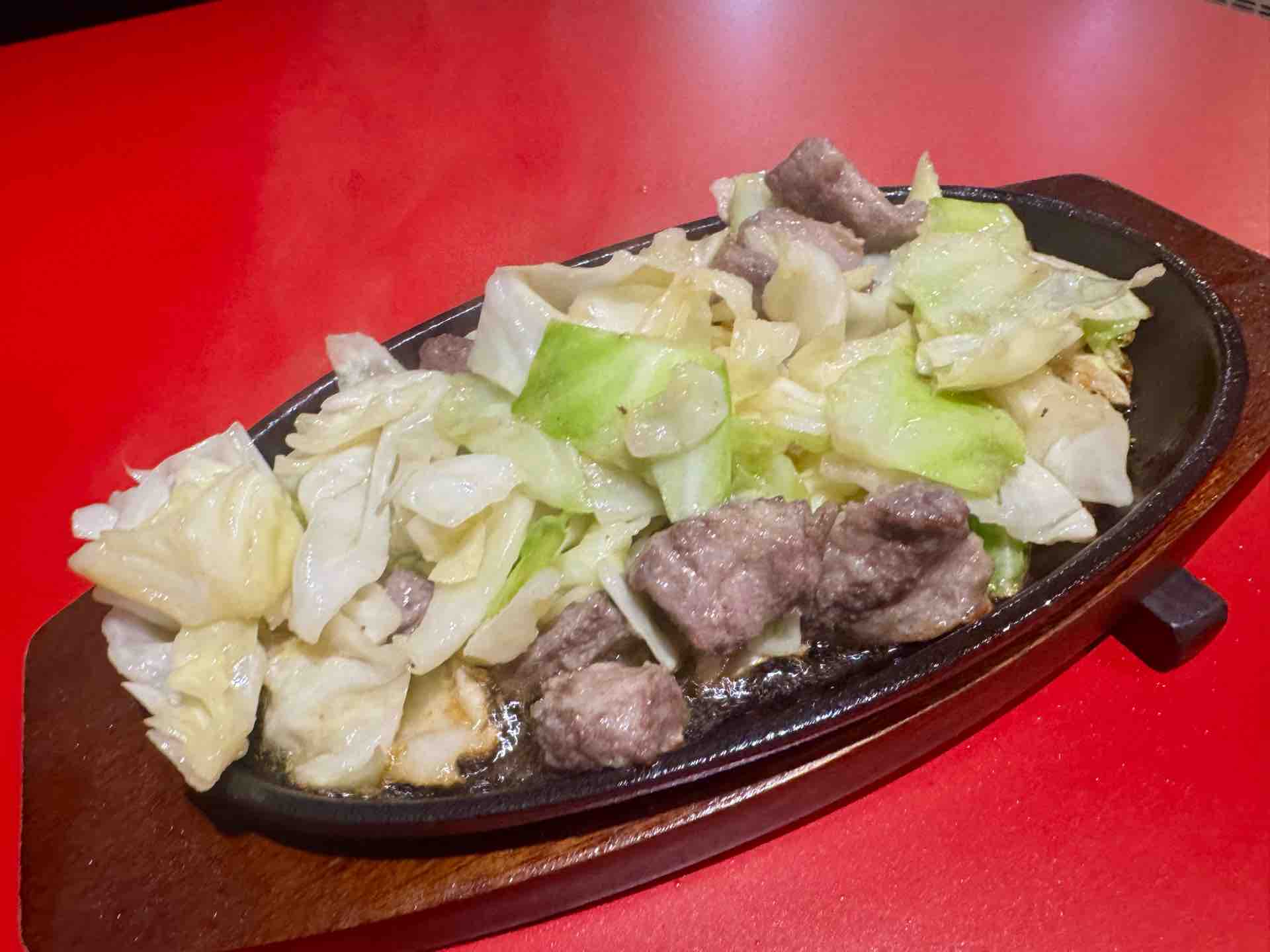 新高円寺「スタミナ鉄板焼肉 三冠王」にて ランチサービス鉄板焼肉