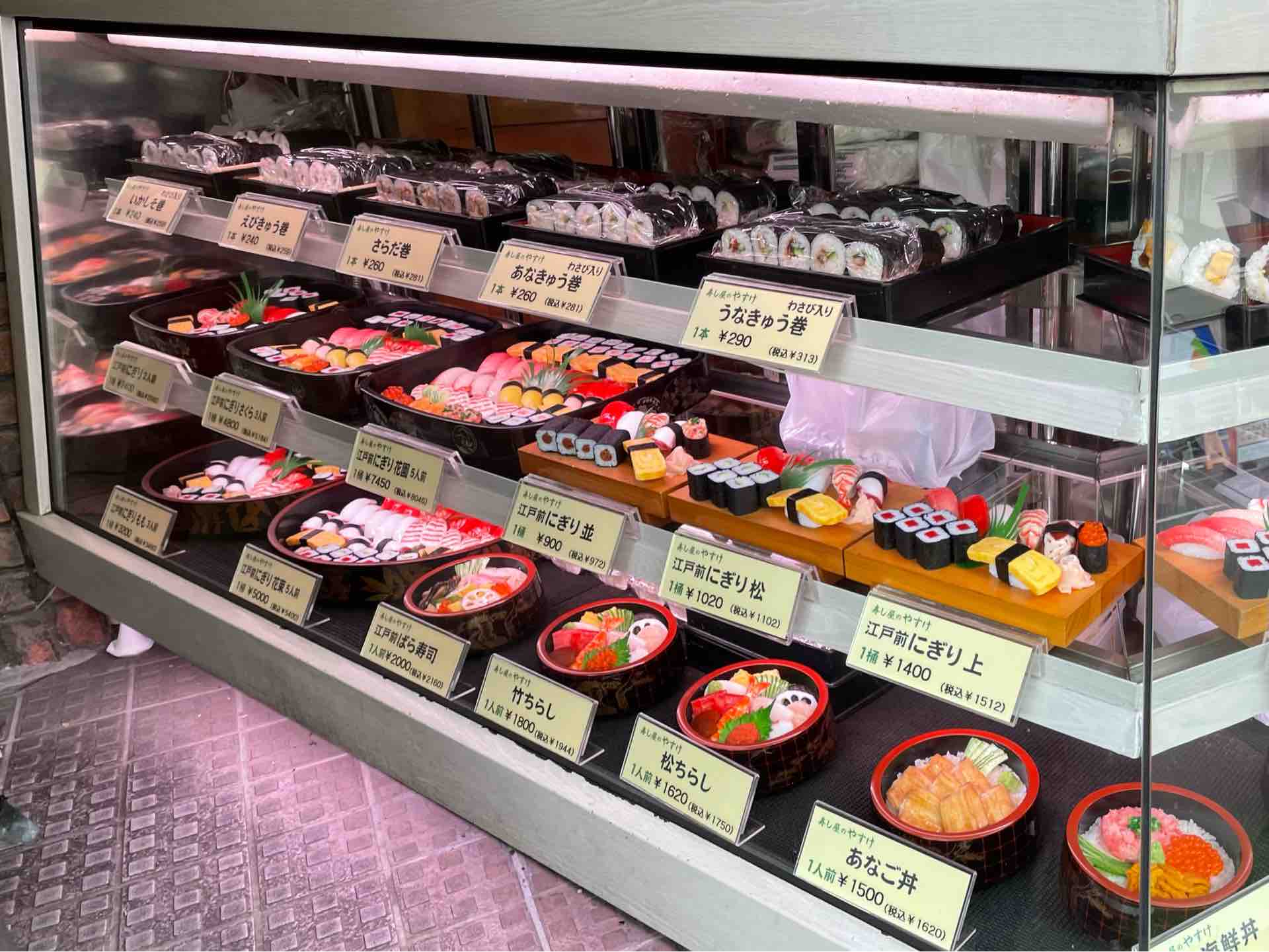 王子 寿し屋のやすけ にて ねぎとろ手巻 たまご手巻 鉄火巻など Dales Mivisのラーメン 一人飲みなど