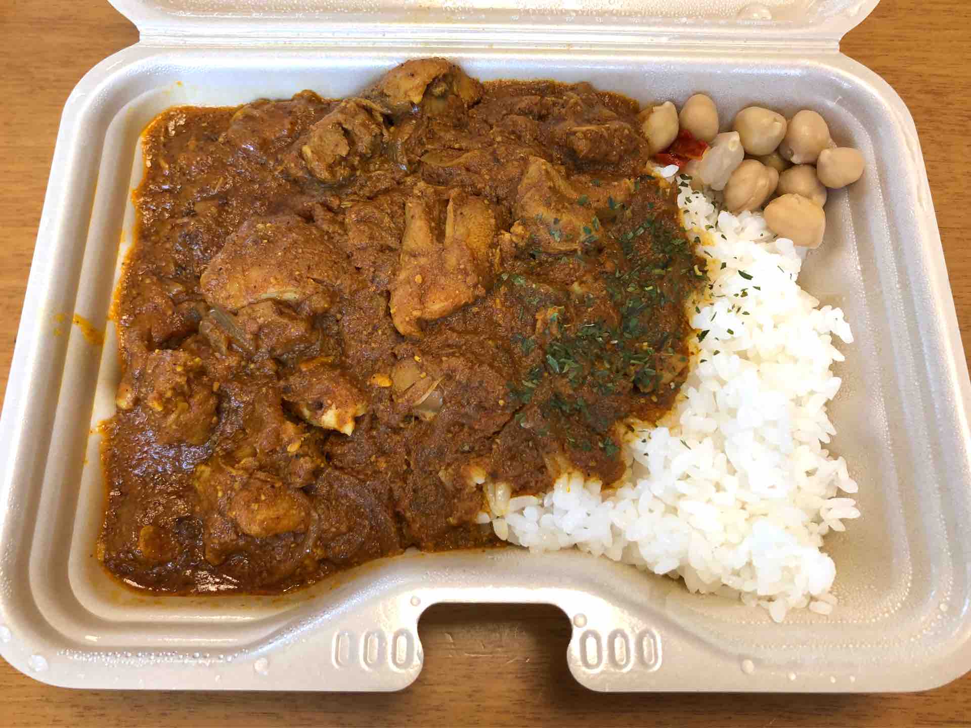 高田馬場の プネウマカレー にて テイクアウト チキンカレー Dales Mivisのラーメン 一人飲みなど