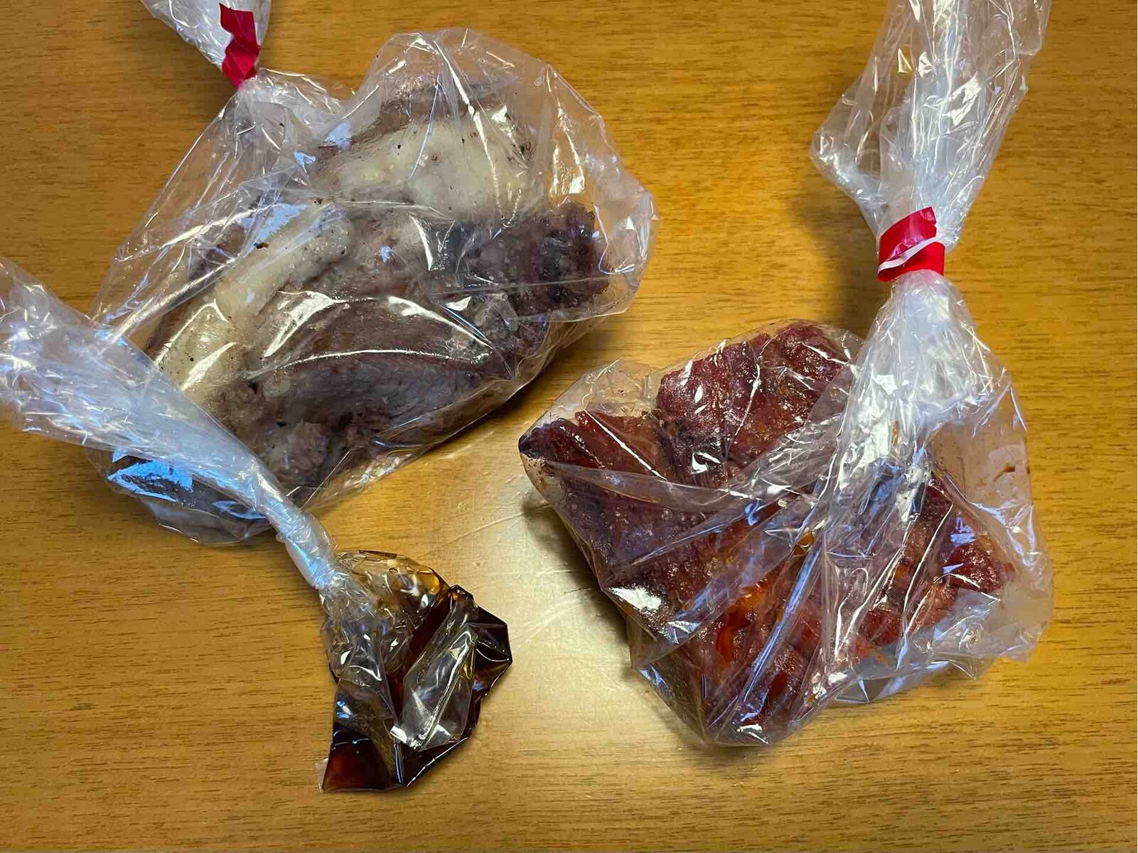 横浜中華街の 金陵 にてテイクアウト チャーシュー 皮付き焼豚 Dales Mivisのラーメン 一人飲みなど