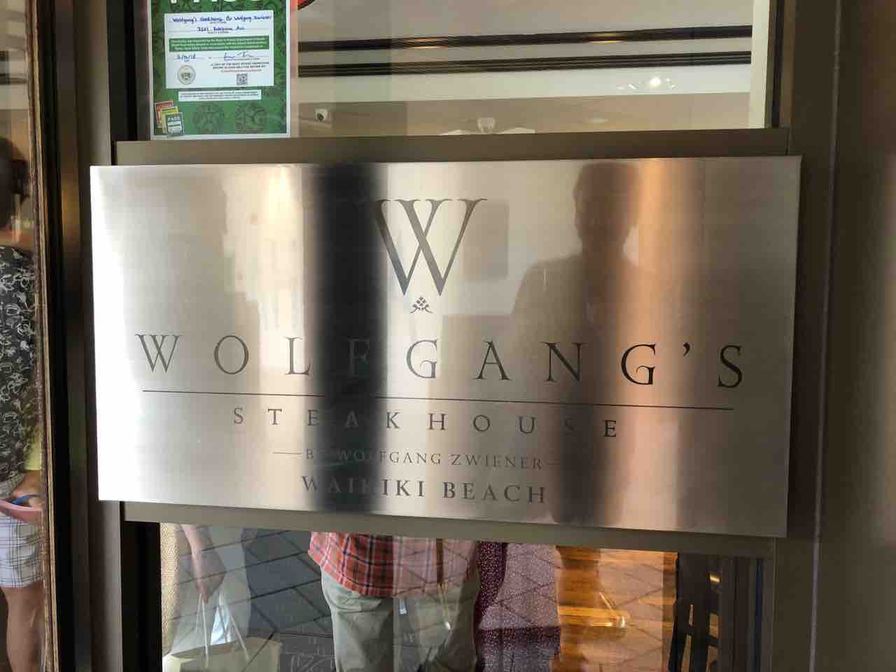 ハワイの Wolfgang S Steakhouse Wikiki ウルフギャング ステーキハウス にてハッピーアワー Dales Mivisのラーメン 一人飲みなど