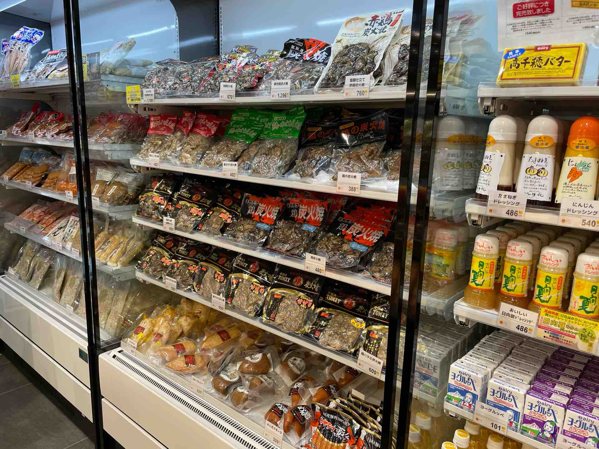 新宿みやざき館konne にて 親鶏もも炭火焼 豚軟骨トロトロ煮 Dales Mivisのラーメン 一人飲みなど 新宿みやざき館konne にて 親鶏もも炭火焼 豚軟骨トロトロ煮 Dales Mivisのラーメン 一人飲みなど
