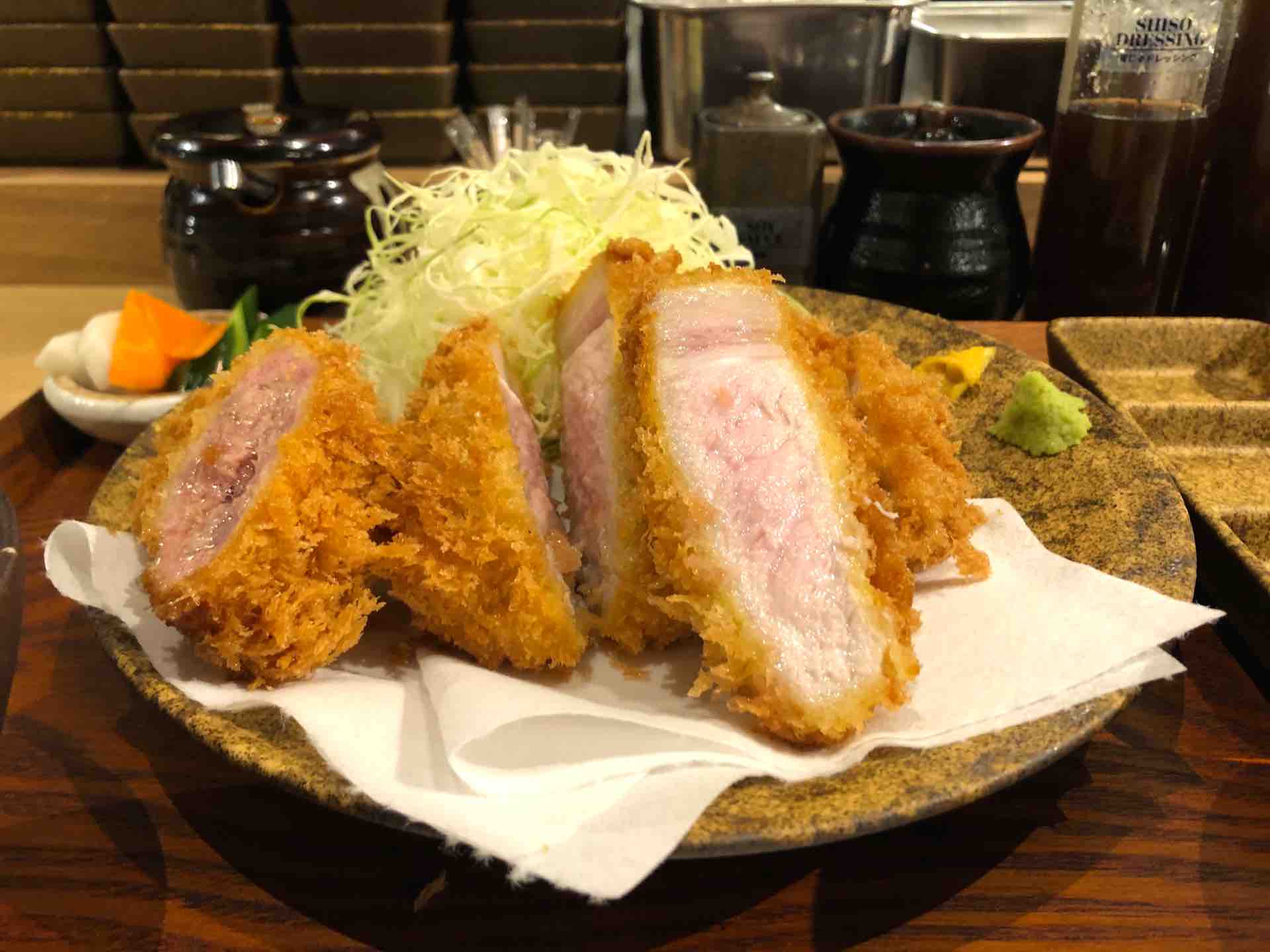 西荻窪の とんかつ けい太 にて 鹿児島南州自然豚上ロース膳 メンチカツ Dales Mivisのラーメン 一人飲みなど