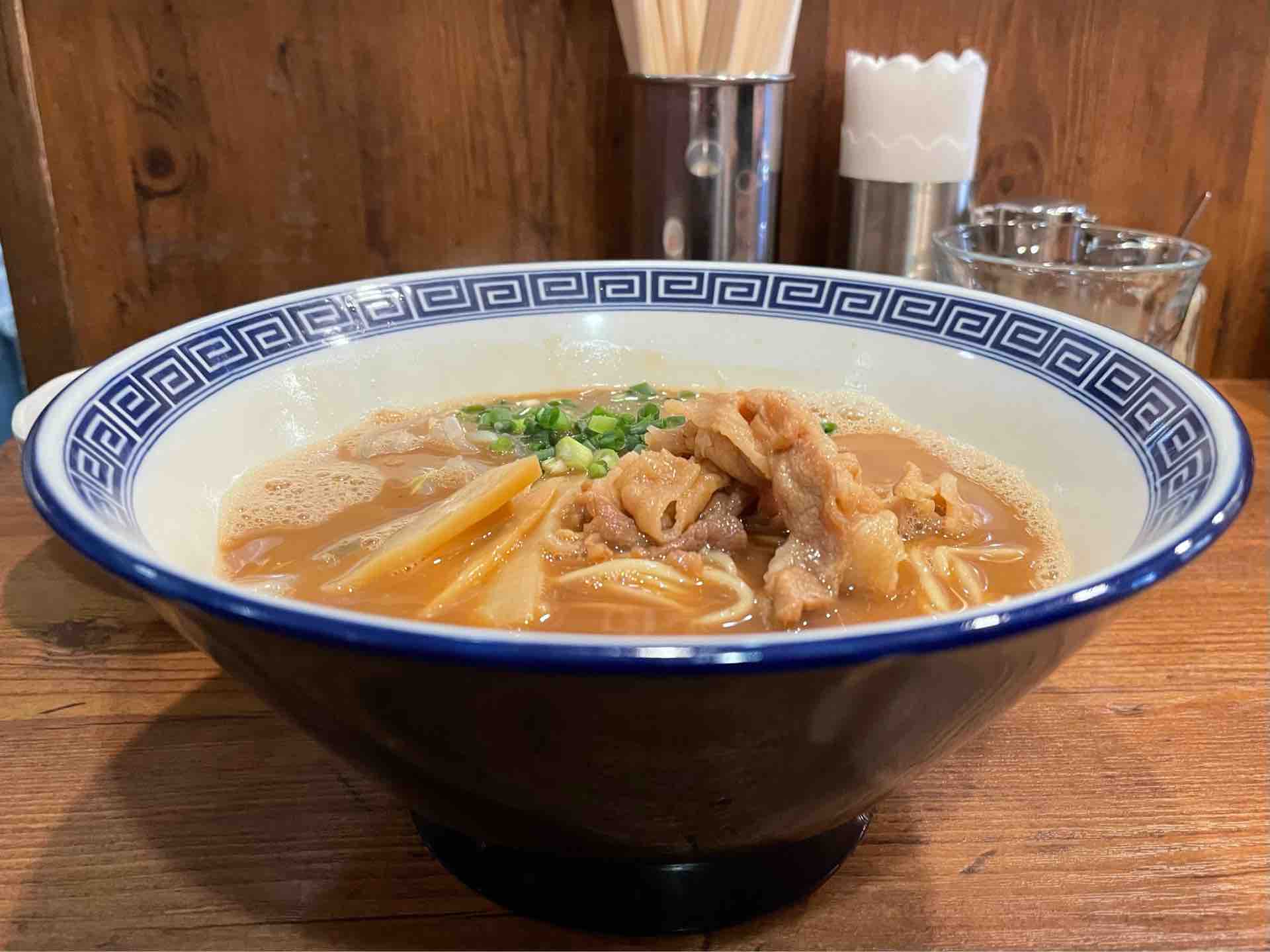 西新宿の 徳島ラーメン はるま にて 中華そば 生卵 Dales Mivisのラーメン 一人飲みなど 西新宿の 徳島ラーメン はるま にて 中華そば 生卵 Dales Mivisのラーメン 一人飲みなど