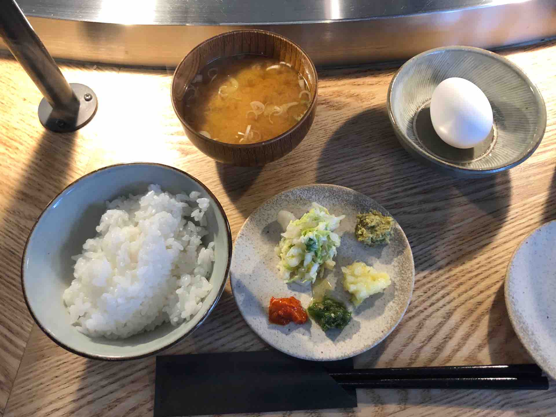 吉祥寺の 挽肉と米 にて 焼きたて塩ハンバーグと釜炊きご飯の定食 Dales Mivisのラーメン 一人飲みなど 吉祥寺の 挽肉と米 にて 焼きたて塩ハンバーグと釜炊きご飯の定食 Dales Mivisのラーメン 一人飲みなど