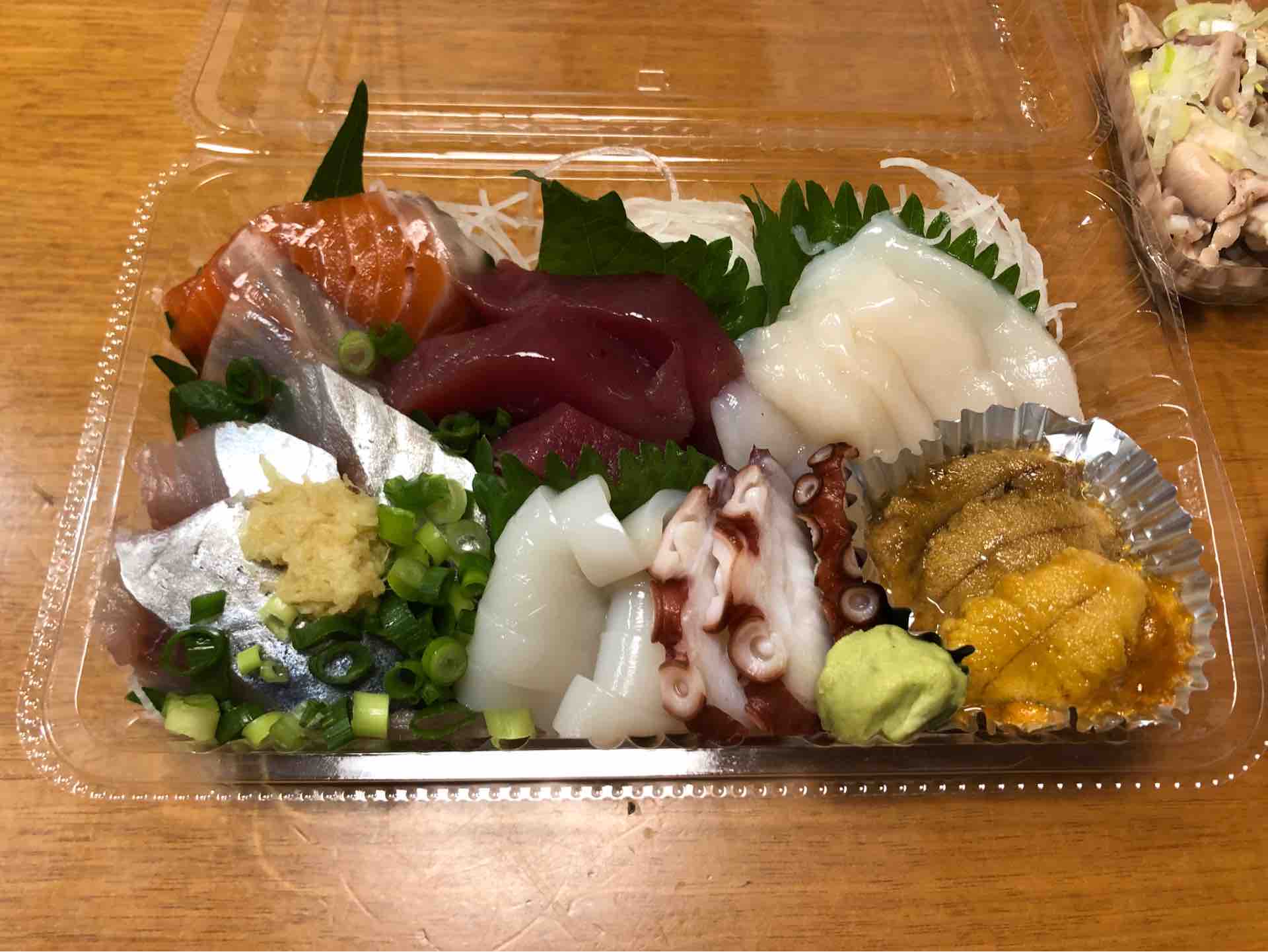 綾瀬の 駅前食堂 にてテイクアウト 上刺盛 ガツ刺し 豚バラ軟骨煮 Dales Mivisのラーメン 一人飲みなど 綾瀬の 駅前食堂 にてテイクアウト 上刺盛 ガツ刺し 豚バラ軟骨煮 Dales Mivisのラーメン 一人飲みなど