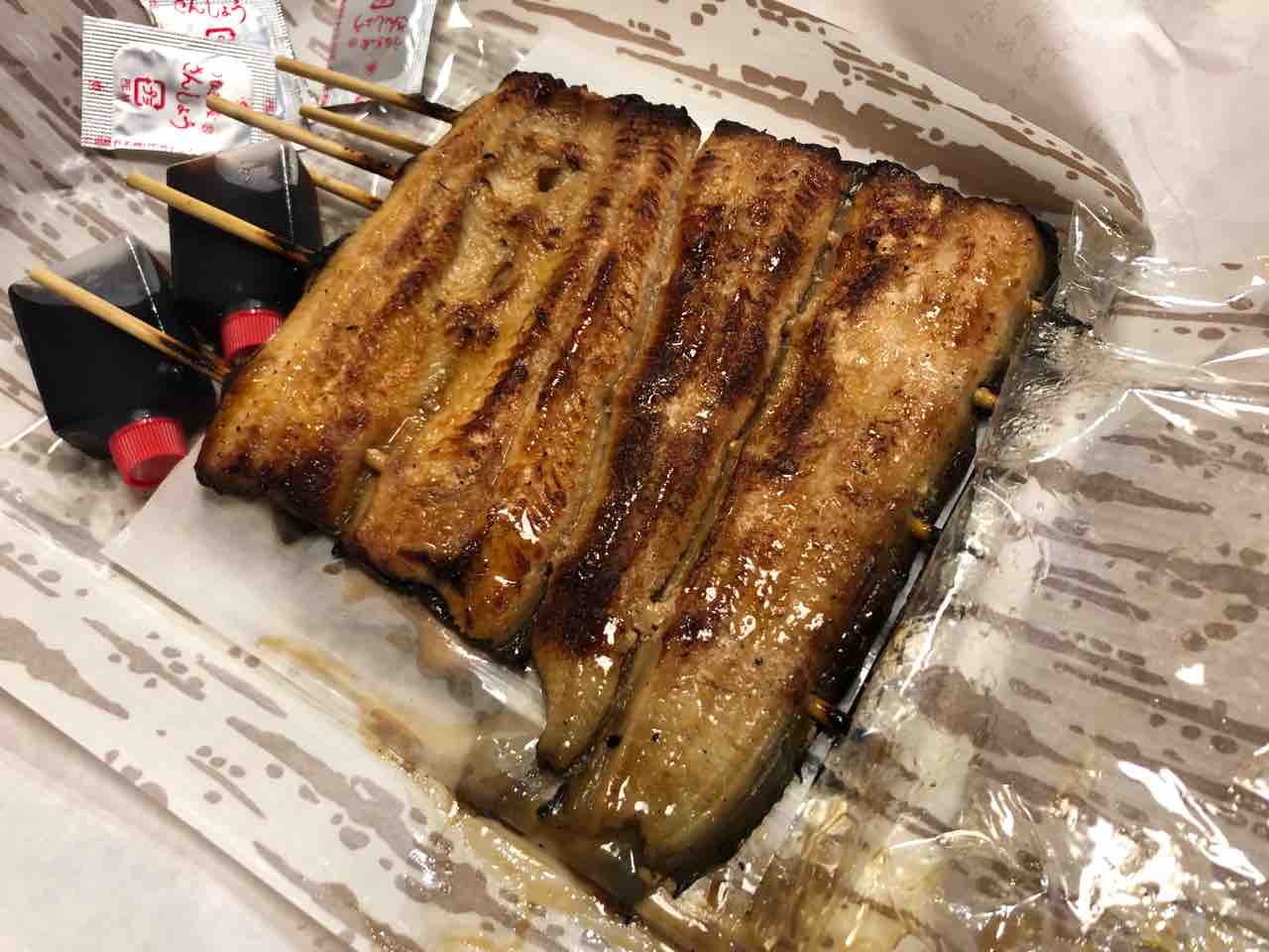 赤羽東口の 鯉とうなぎのまるます家 総本店 にて 炭火ウナギ蒲焼持ち帰り Dales Mivisのラーメン 一人飲みなど