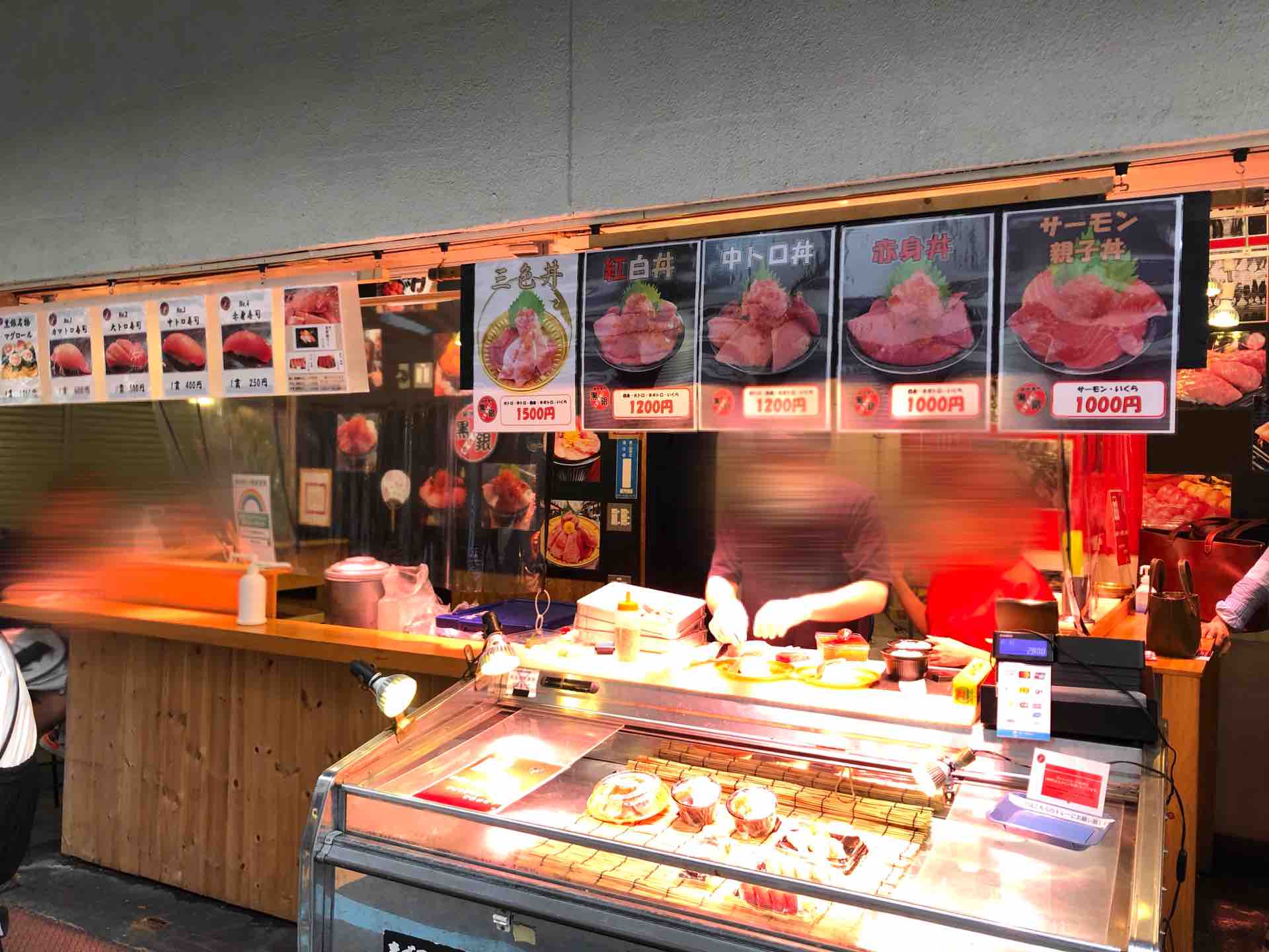 まぐろや黒銀 築地本店 にて 三色丼 Dales Mivisのラーメン 一人飲みなど