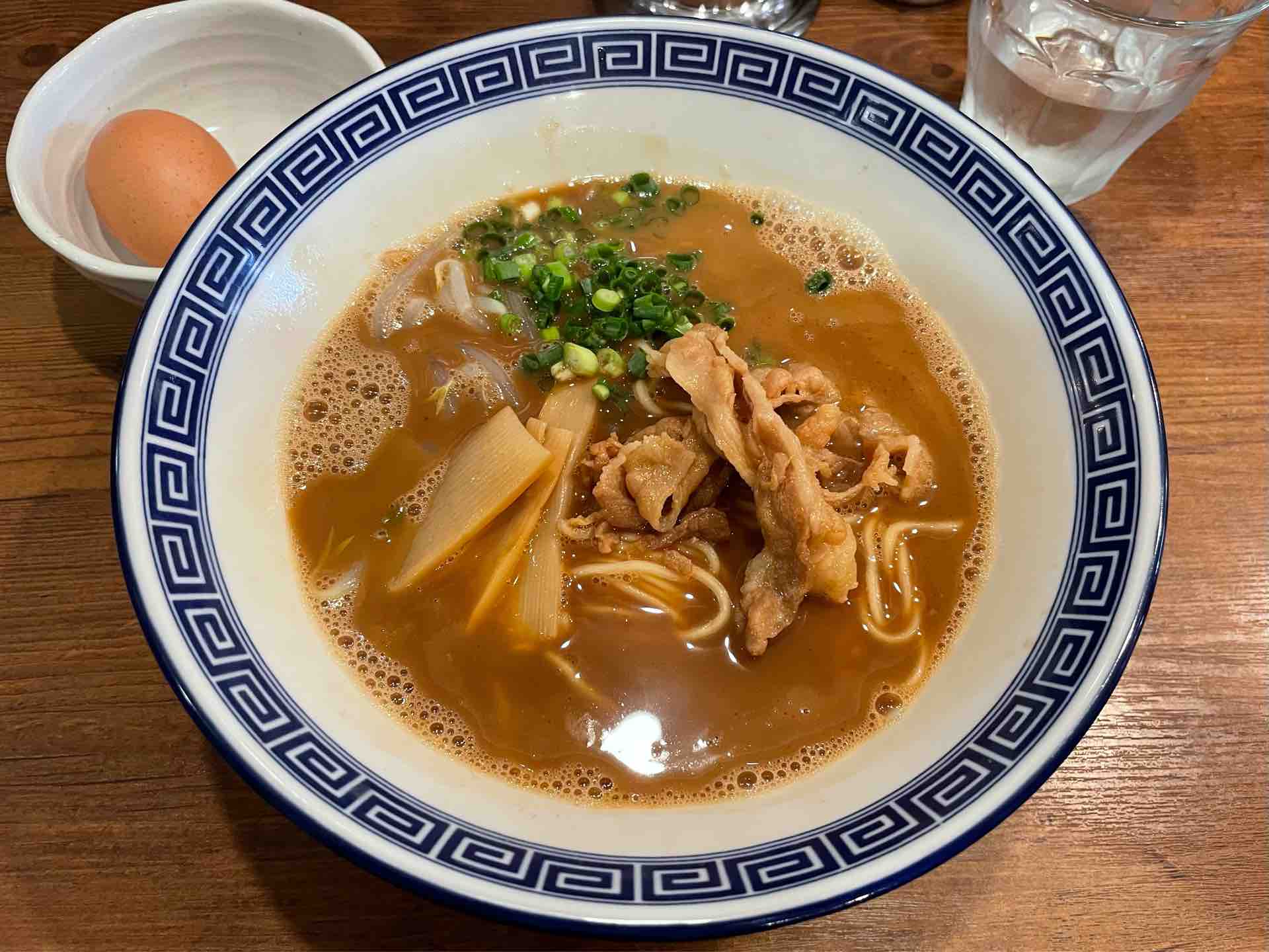西新宿の 徳島ラーメン はるま にて 中華そば 生卵 Dales Mivisのラーメン 一人飲みなど 西新宿の 徳島ラーメン はるま にて 中華そば 生卵 Dales Mivisのラーメン 一人飲みなど