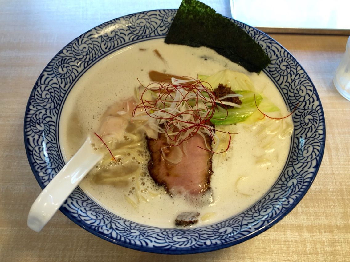 四谷三丁目の 鶏豚骨 一學 にて鶏豚ソバ Dales Mivisのラーメン 一人飲みなど