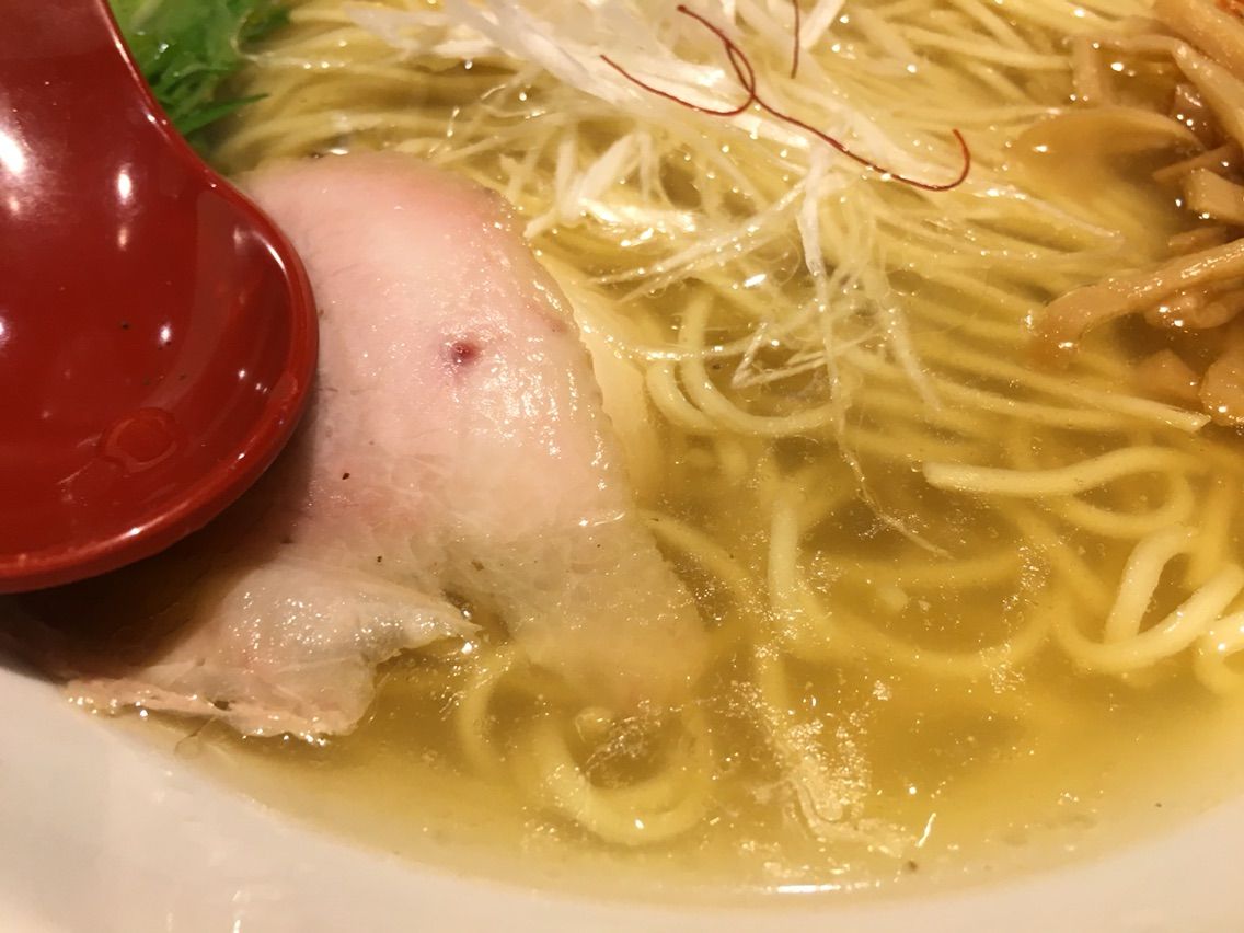 西新宿の 麺屋 翔 にて香味鶏だし塩ラーメン Dales Mivisのラーメン 一人飲みなど 西新宿の 麺屋 翔 にて香味鶏だし塩ラーメン Dales Mivisのラーメン 一人飲みなど