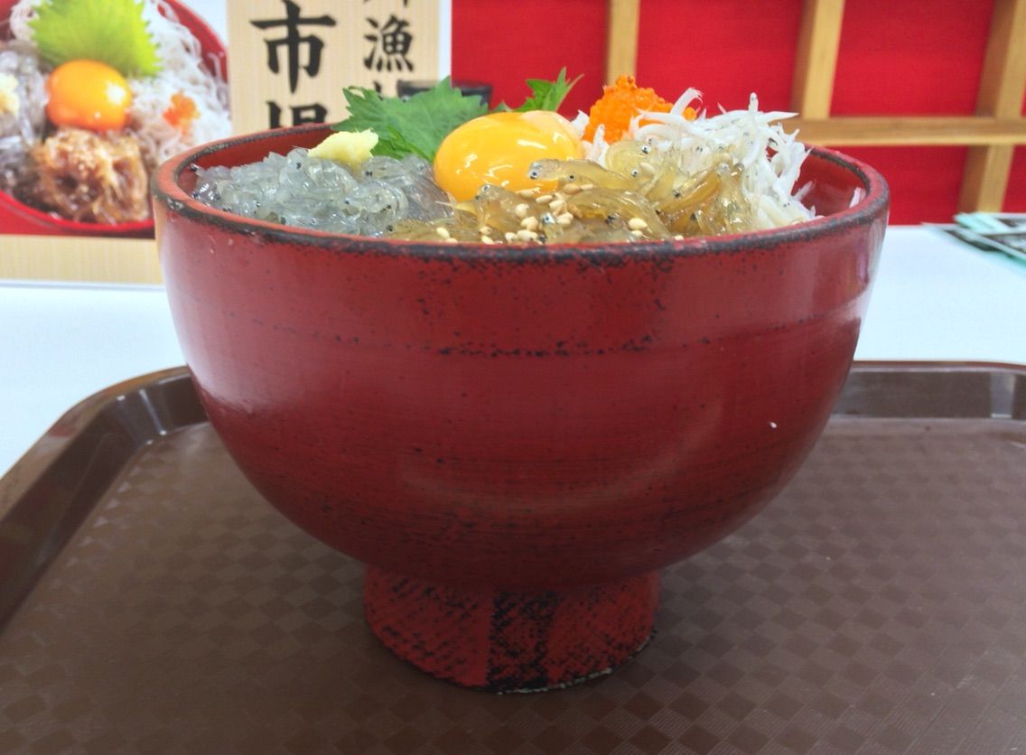 横浜そごうの催事で しらす市場 の湘南しらすの3色丼 Dales Mivisのラーメン 一人飲みなど 横浜そごうの催事で しらす市場 の湘南しらすの3色丼 Dales Mivisのラーメン 一人飲みなど