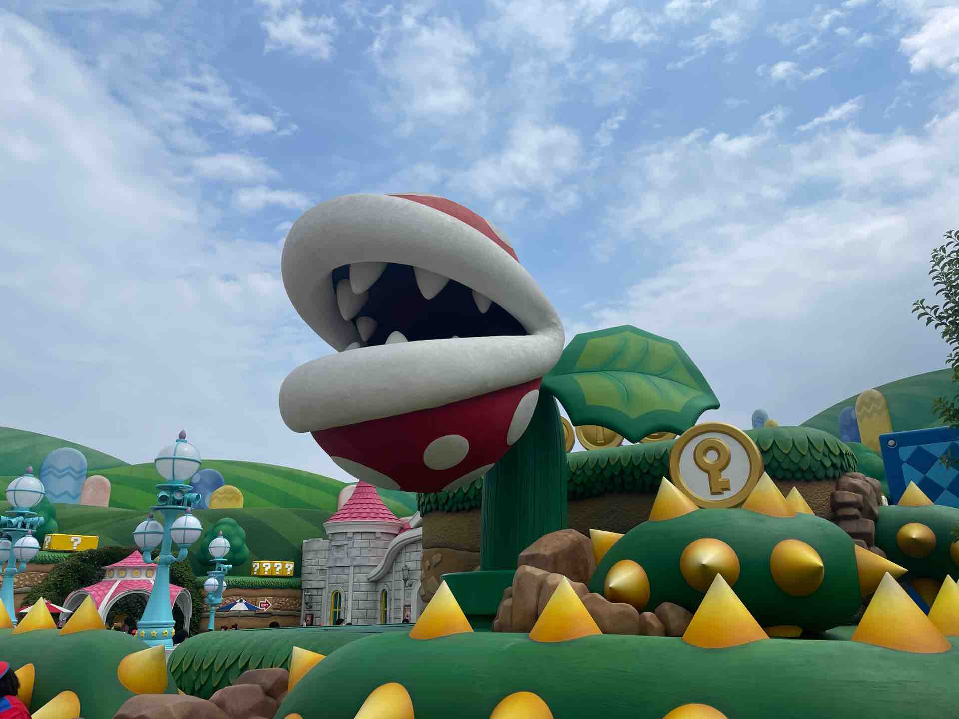 Usj スーパー ニンテンドー ワールド 内 キノピオ カフェ にて マリオ バーガー スーパーキノコ ピッツァボウル ハテナブロック ティラミスなど Dales Mivisのラーメン 一人飲みなど