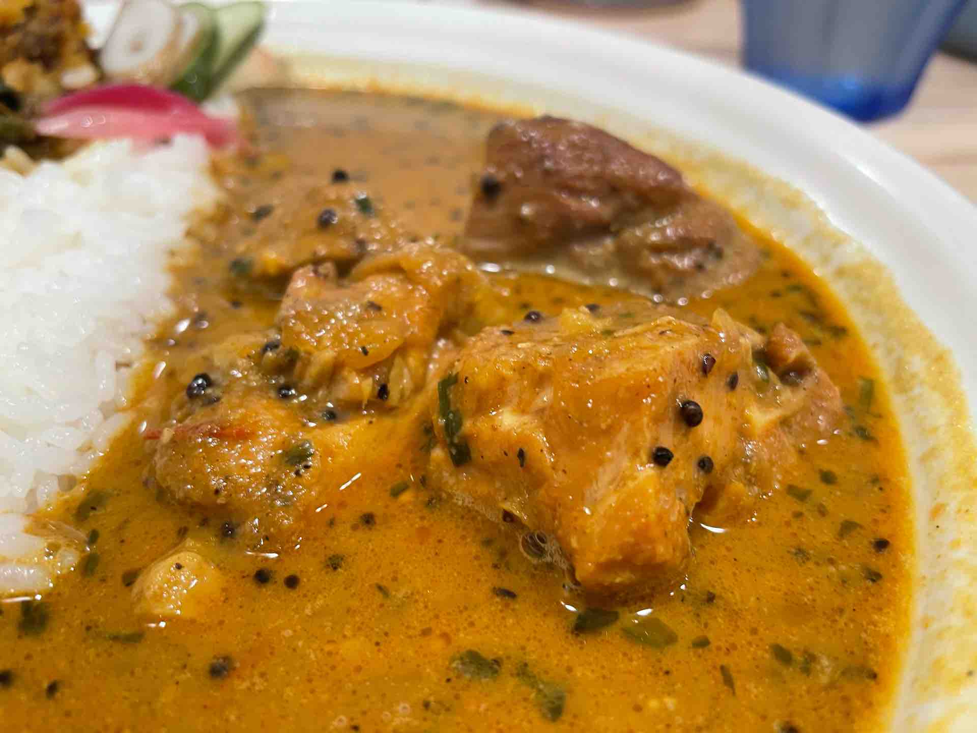 本郷店と水道橋店が合併して移転 カレー オリエンタルバル 桃の実 にて チキンカレーセット Dales Mivisのラーメン 一人飲みなど