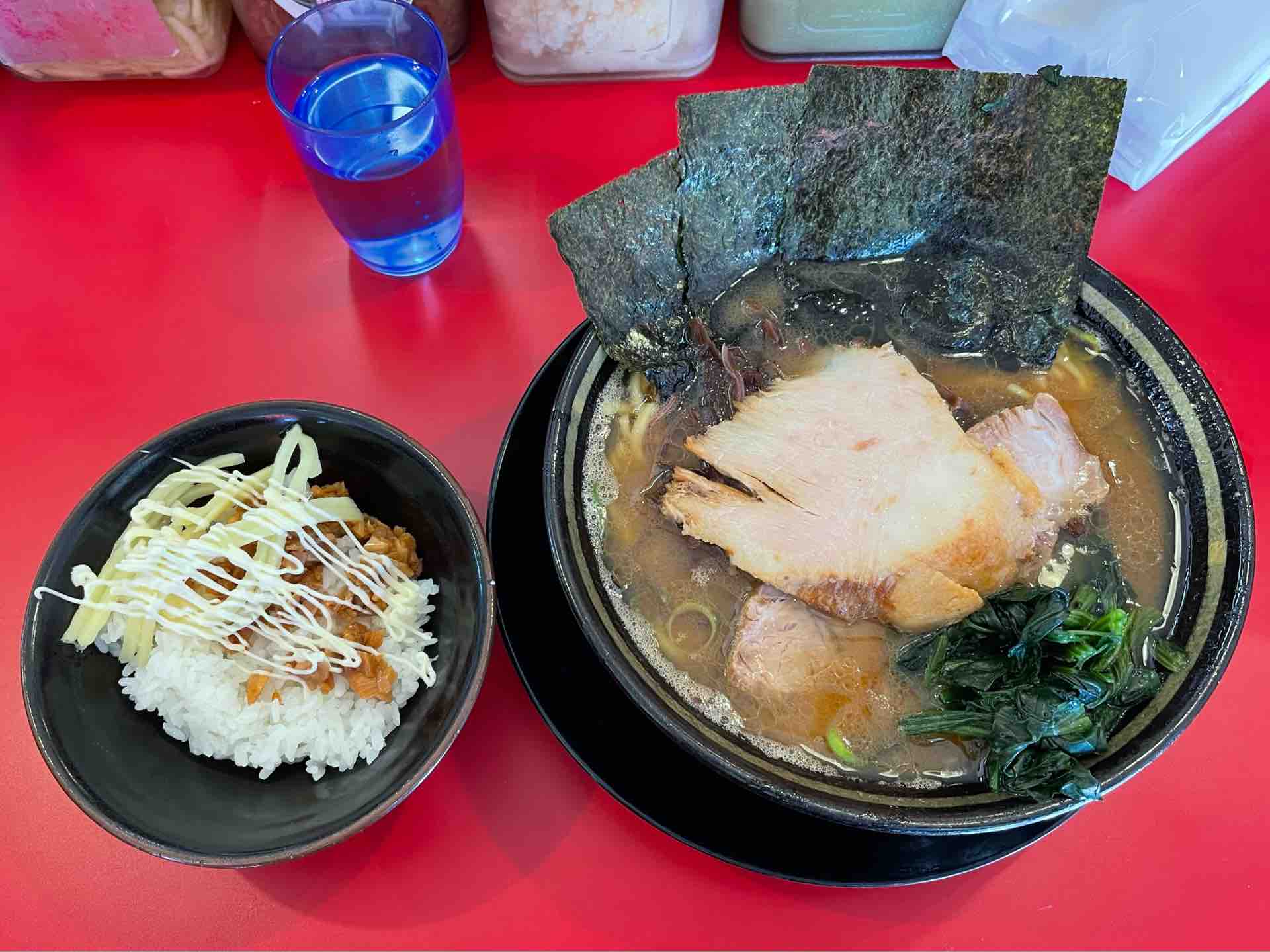 千葉県野田の 王道家 系列 神道家 にて ラーメン 豚トロチャーシュー 半ライス Dales Mivisのラーメン 一人飲みなど
