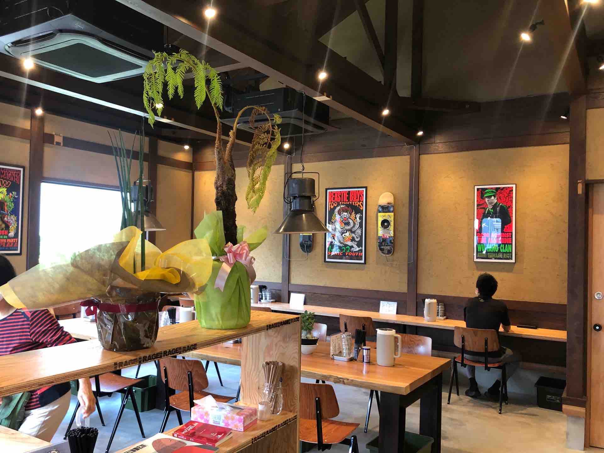 花小金井の 麺尊rage Renegades 麺尊レイジ レネゲイズ にて Rageそば 醤油 Dales Mivisのラーメン 一人飲みなど