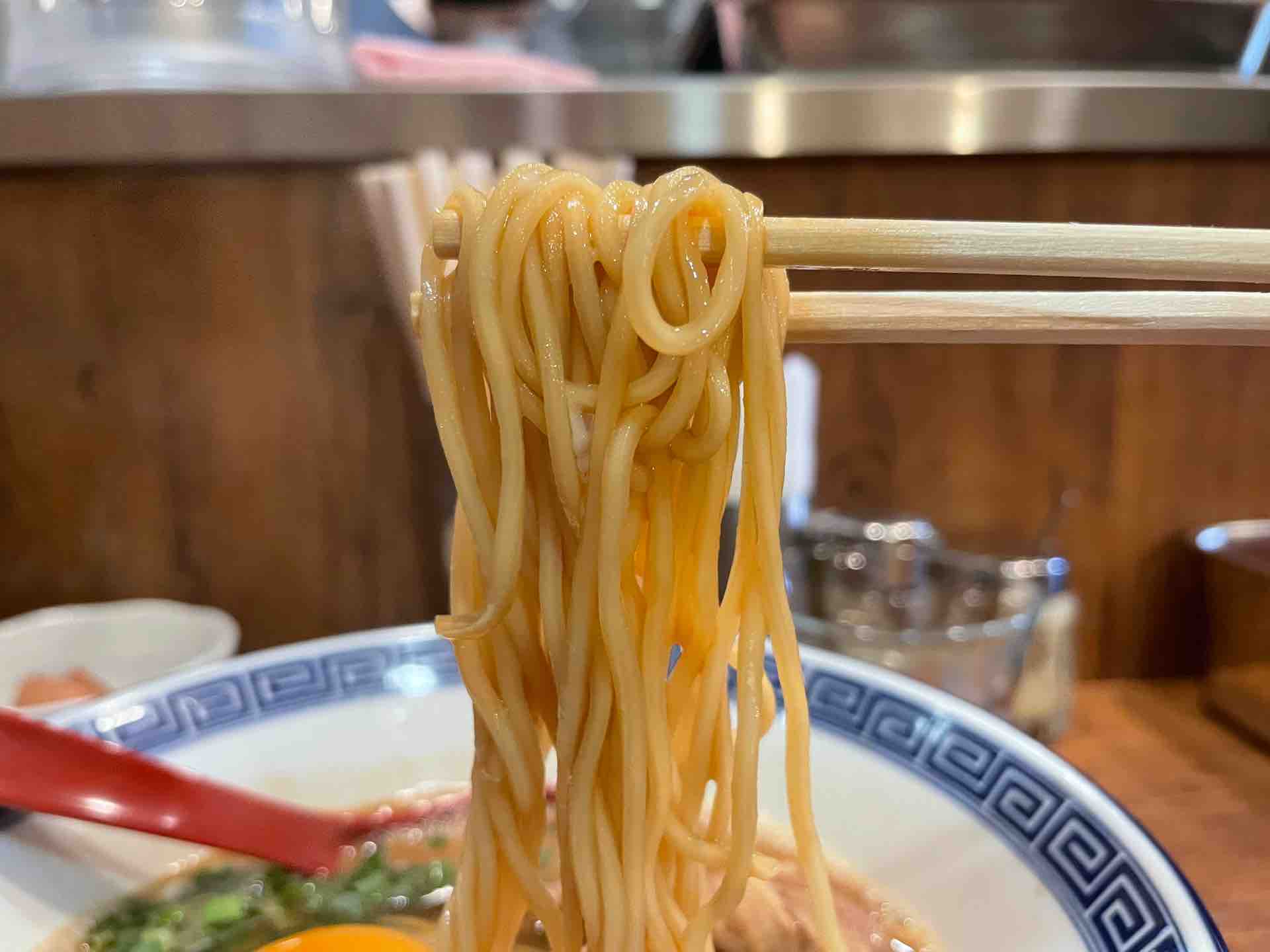 西新宿の 徳島ラーメン はるま にて 中華そば 生卵 Dales Mivisのラーメン 一人飲みなど 西新宿の 徳島ラーメン はるま にて 中華そば 生卵 Dales Mivisのラーメン 一人飲みなど