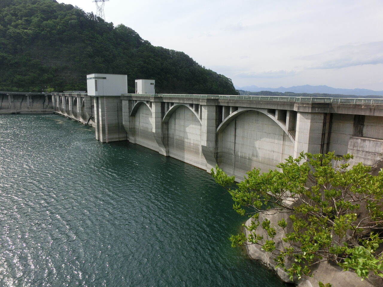 カッパのダム巡り埼玉県【浦山ダム】の上部のデザインがオシャレコメントする