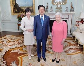 エリザベス女王　安倍元総理