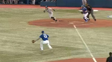 イチローのバントで前進するサード