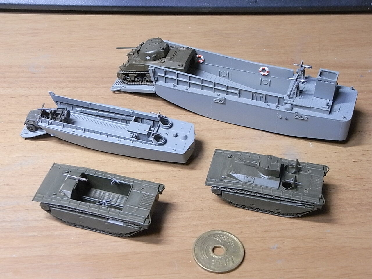イタレリ 1/35 上陸用船艇 LCVP 中型トラック IV号駆逐戦車 3個 イタレリ 1/35 上陸用船艇 LCVP 中型トラック IV号駆逐戦車 3個 Amazon
