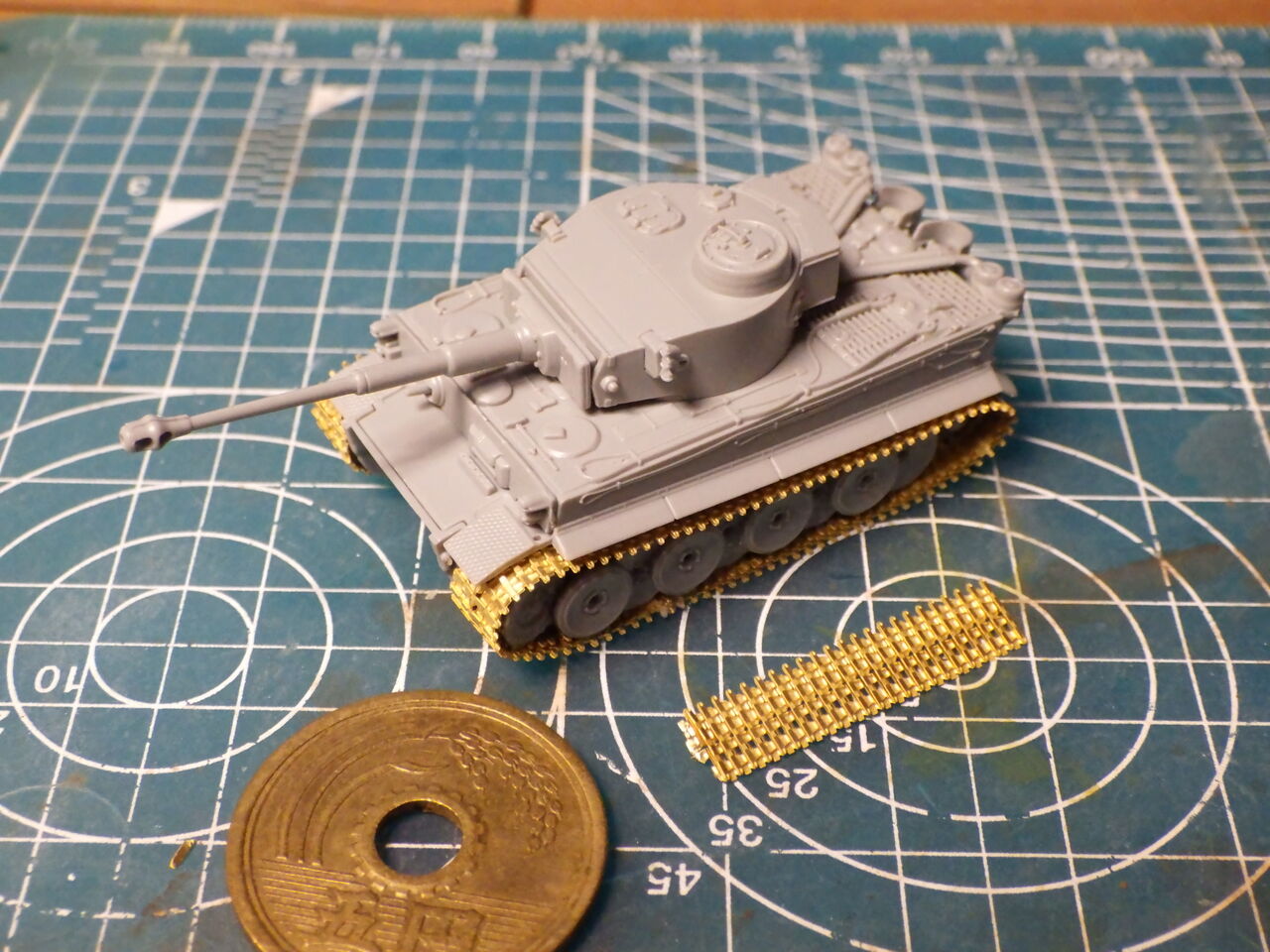 1/144履帯エッチングパーツ、サンプル組立中(続き) : DAMEYA＠1/144