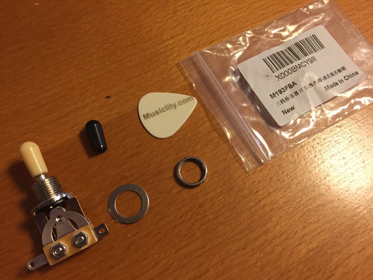 BlitZレスポールタイプのスイッチ交換 : フォトジェニックなギター生活