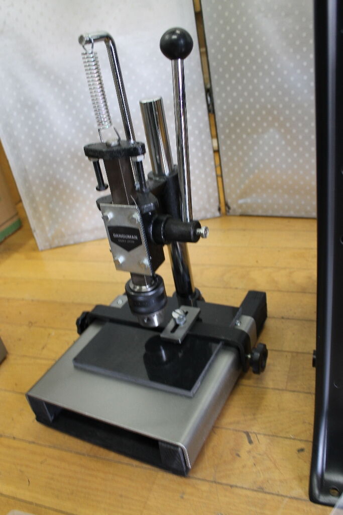 多用途ハンドプレス機・・・駒用アタッチメント（マグネット式