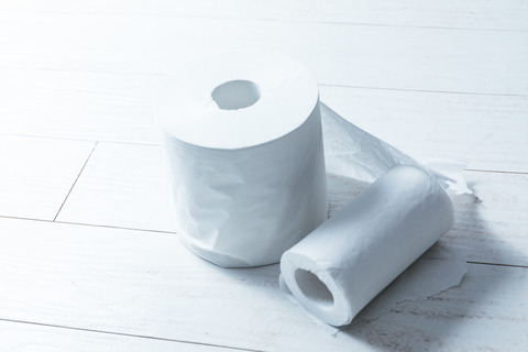 ダブルトイレットペーパーはどちらも滑りやすくて、うまく拭けないような気がして嫌だなぁ…のサムネイル