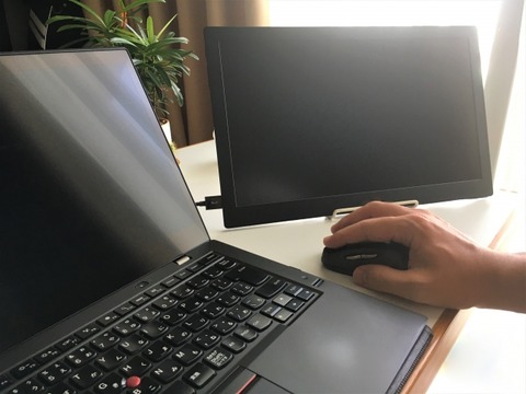 サブディスプレイのモニターを購入するか悩んでいる。確かに作業効率は上がるけど、来月から在宅ワークが週1になるし…のサムネイル