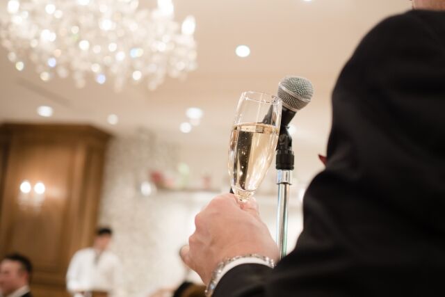 衝撃 友人の結婚式で新郎父が 私の息子がこんなに素敵なお嬢さんと結婚するなんて みたいな挨拶をしたとき 新郎親戚が 男性様 気団 生活2chまとめブログ
