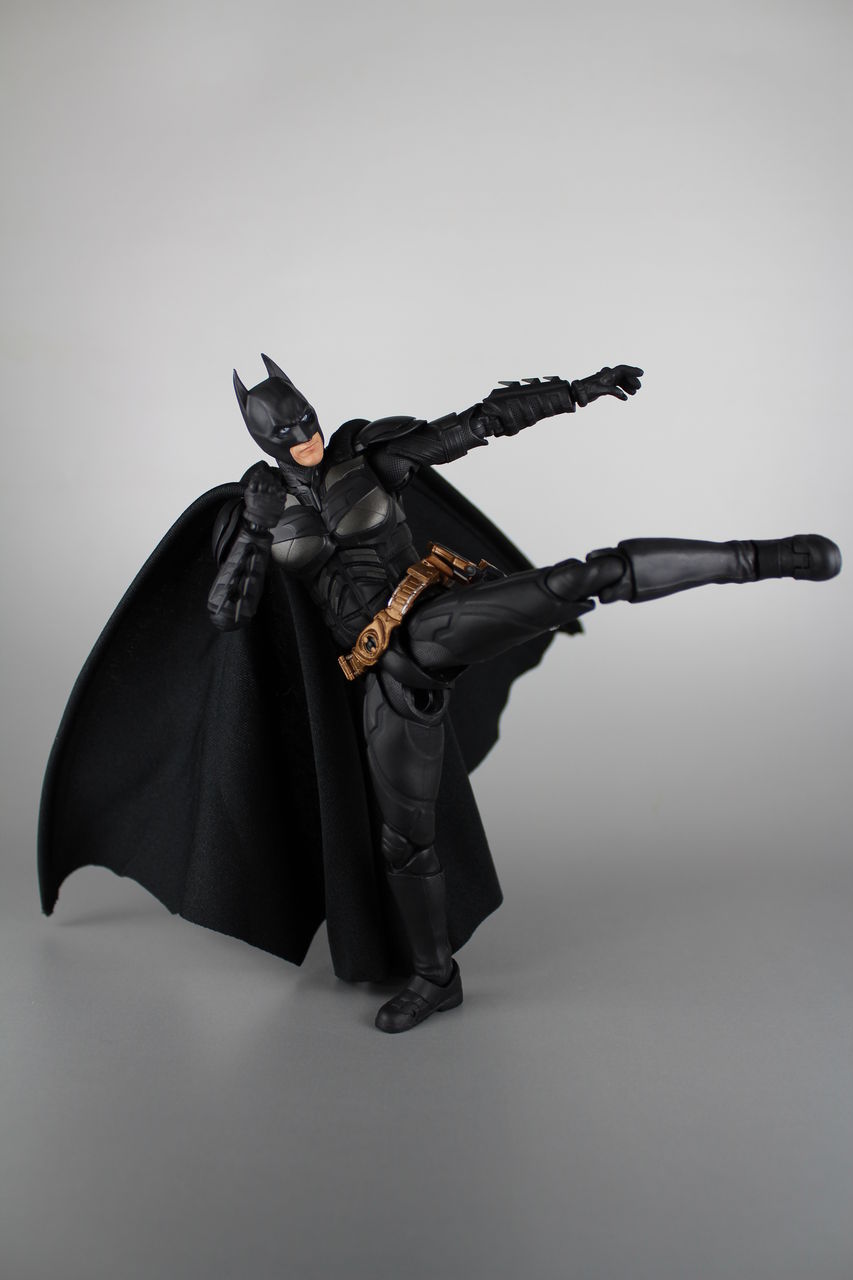 Amazon.co.jp: TAMASHII NATIONS S.H.フィギュアーツ バットマン