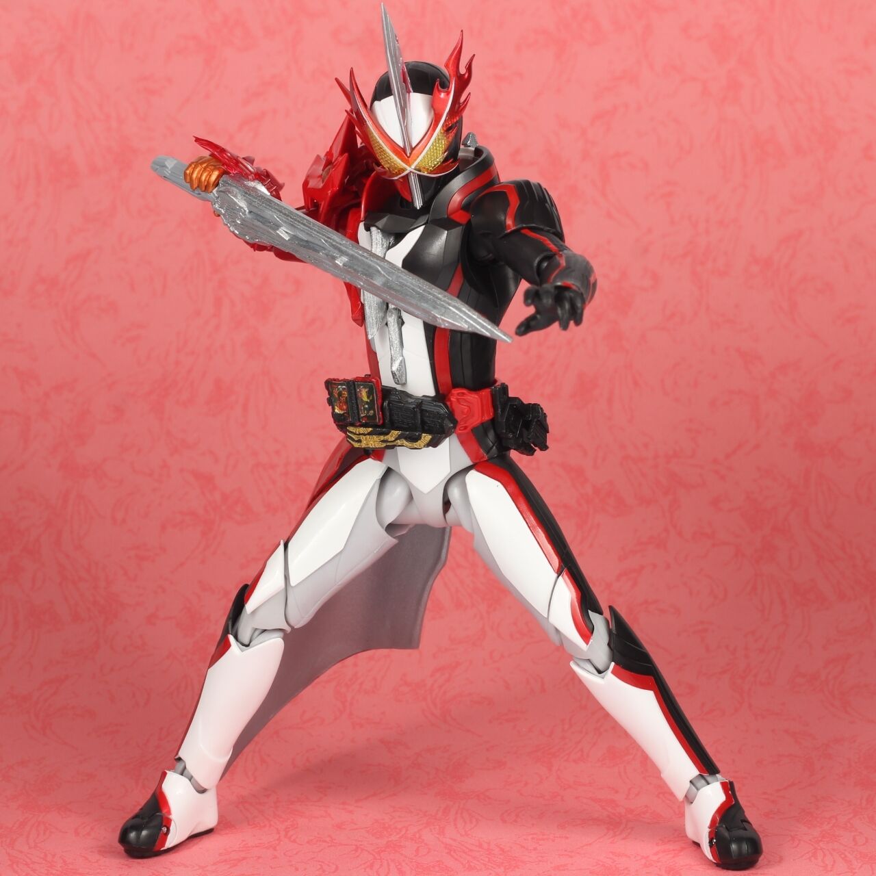 SHフィギュアーツ 仮面ライダーセイバー　ブレイズ　エスパーダ　三剣士セット S.H.Figuarts 仮面ライダーセイバー ブレイブドラゴン ‑Metallic