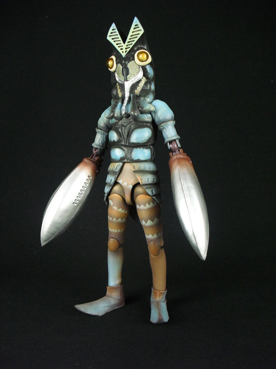 Amazon.co.jp: S.H.フィギュアーツ バルタン星人 侵略者を撃て