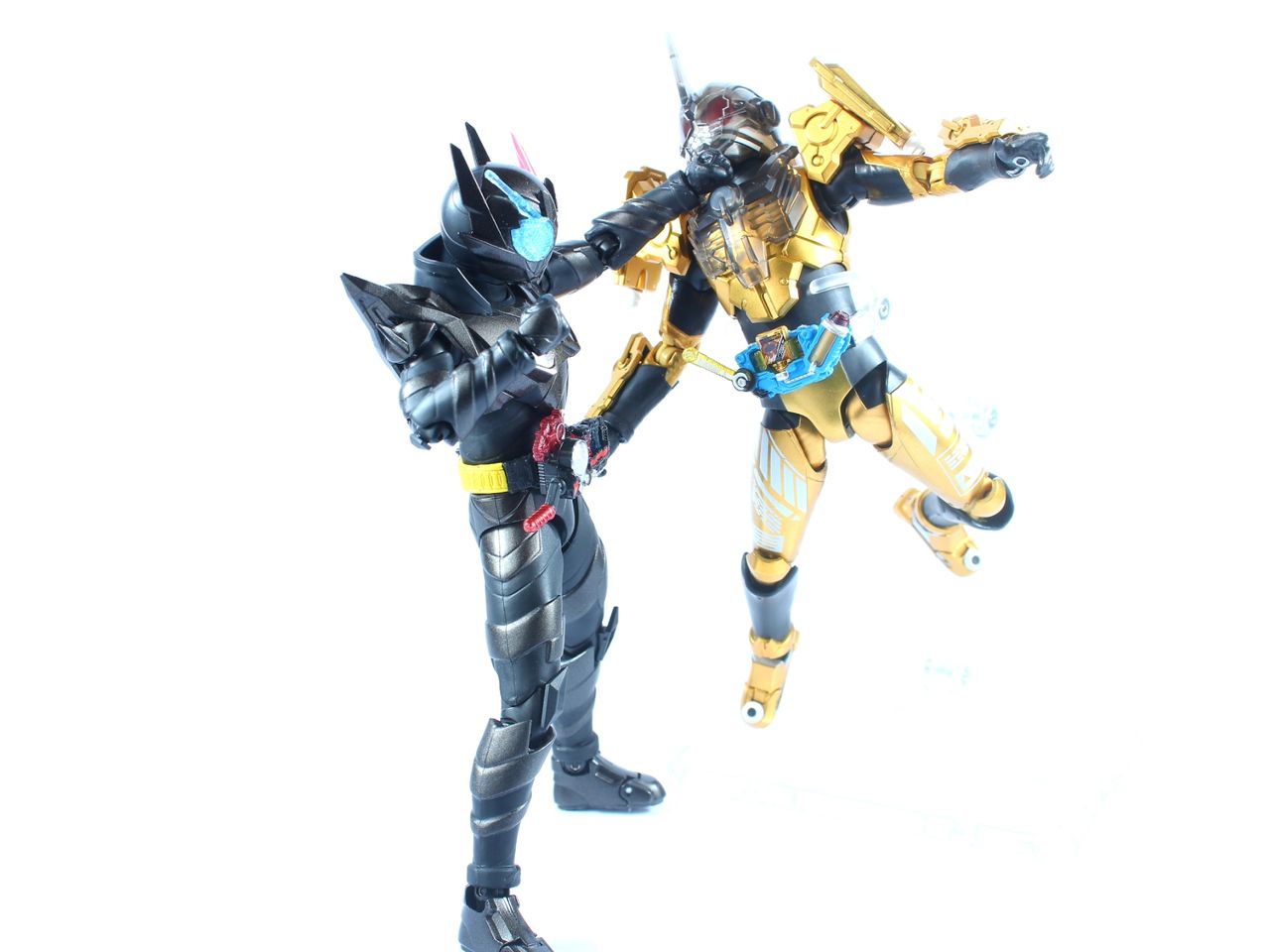 【美品】S.H.フィギュアーツ ビルド ラビットタンクハザードフォーム レビュー】S.H.フィギュアーツ 仮面ライダービルド ラビット