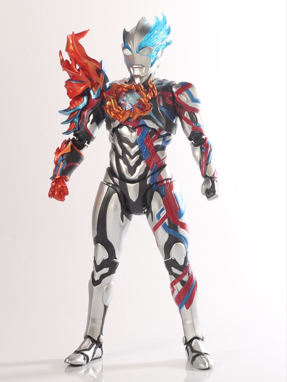 SHFiguarts ウルトラマンブレーザー ファードランアーマー Amazon.co.jp: S.H.フィギュアーツ ウルトラマンブレーザー