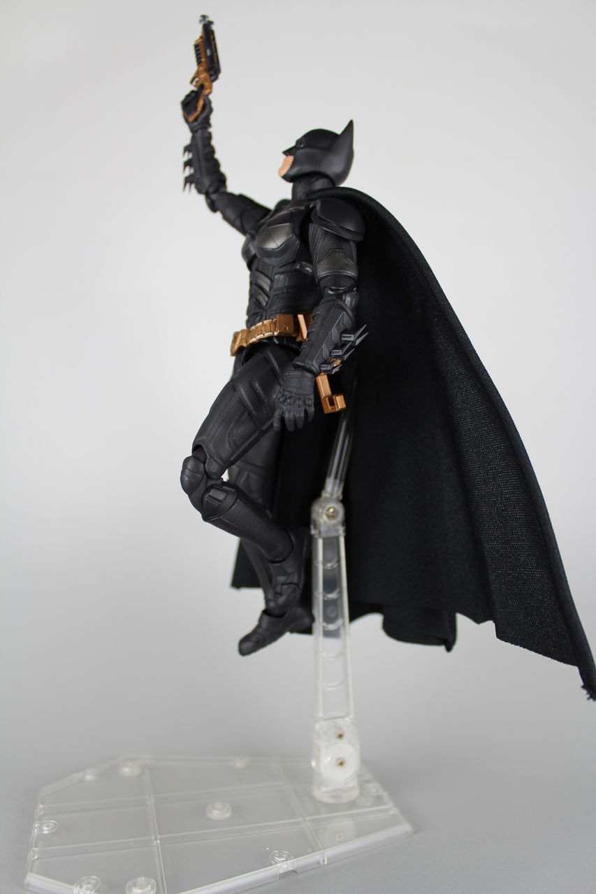 レビュー】S.H.フィギュアーツ バットマン(The Dark Knight レビュー】S.H.フィギュアーツ バットマン(The Dark Knight